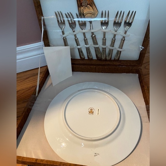 VTG. Dessert Plate and 6 Cake Forks In Original Box with Certificate - Italy - Picture 6 of 13